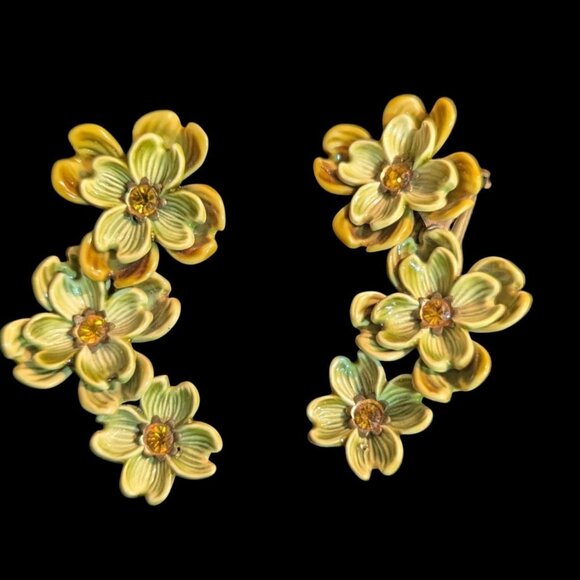 Vintage Yellow Floral Clip-On Earrings Enamel Dogwood Flower Design Retro Costum - Picture 1 of 8